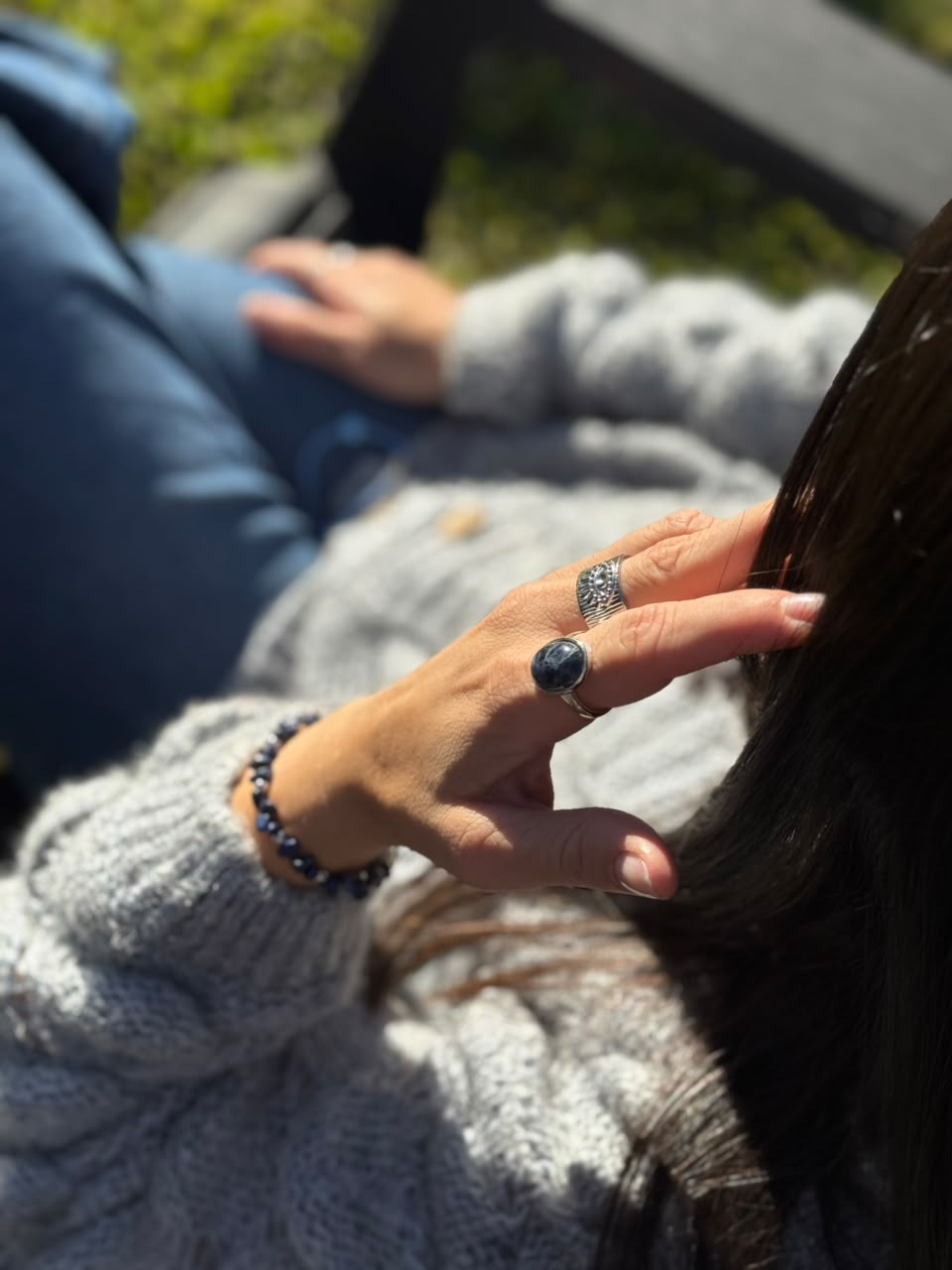 AURA Natural — Anillo y pulsera de piedras al sol